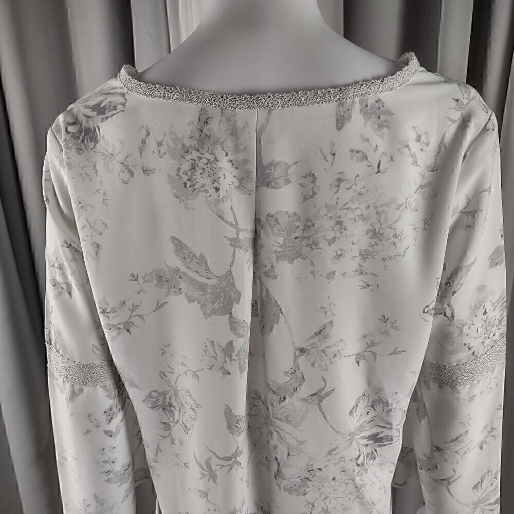 Chico's Women's White, Gray Cotton Blend Pullover Shirt Size 0 = (US Size 4) - Picture 4 of 13